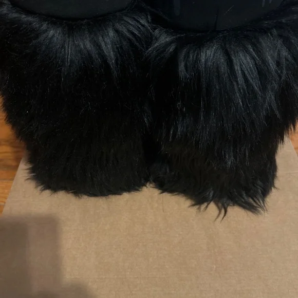 Fur Moon Boots - Picture 3 of 4
